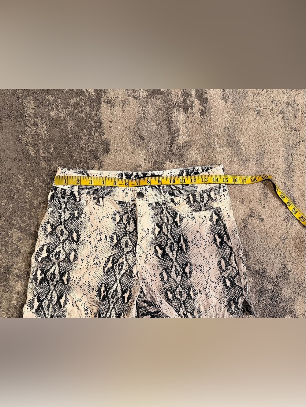 D.Jeans Animal Print  Shorts in White & Black - Picture 6 of 6